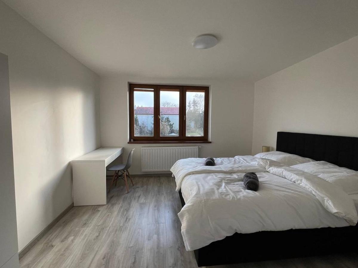 Apartment Golden Prague 78 Vestec  Bagian luar foto