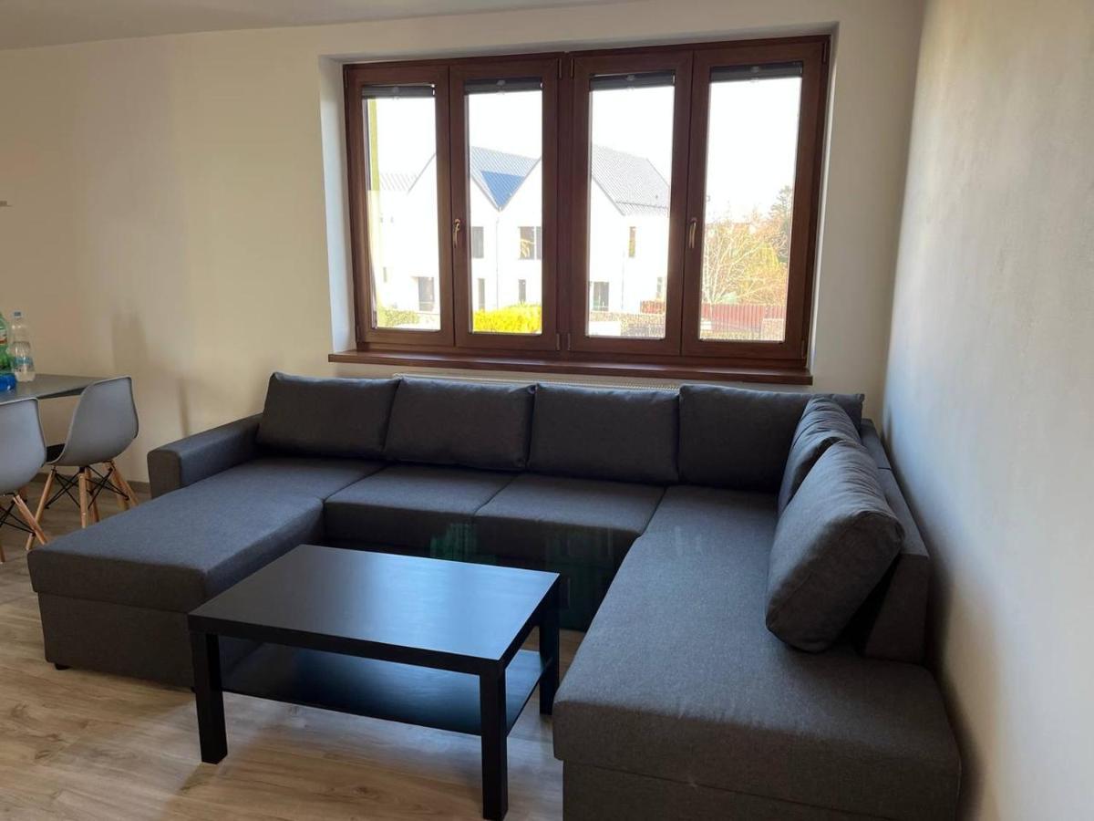 Apartment Golden Prague 78 Vestec  Bagian luar foto