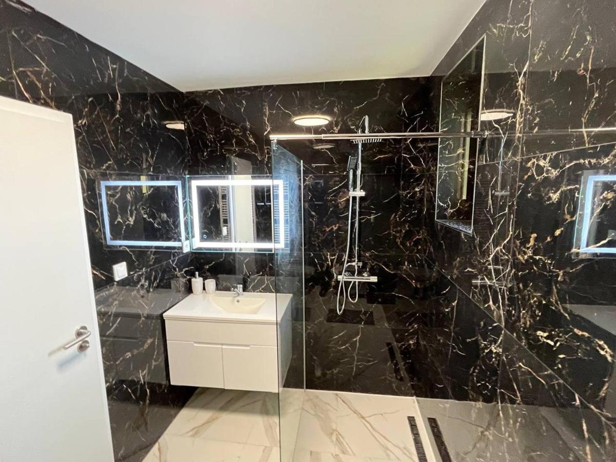 Apartment Golden Prague 78 Vestec  Bagian luar foto