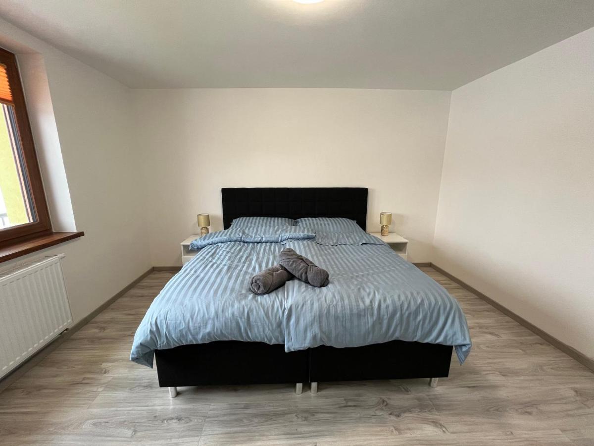 Apartment Golden Prague 78 Vestec  Bagian luar foto