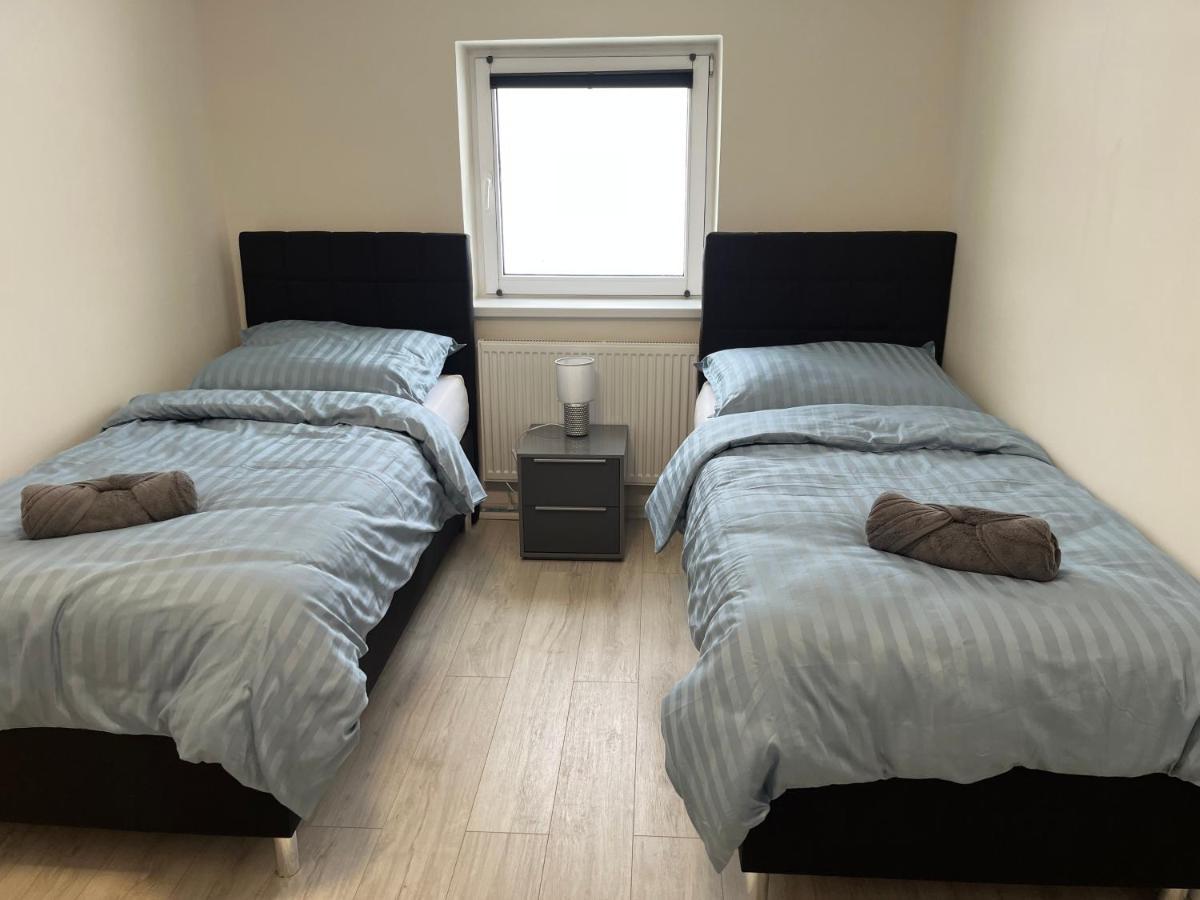 Apartment Golden Prague 78 Vestec  Bagian luar foto