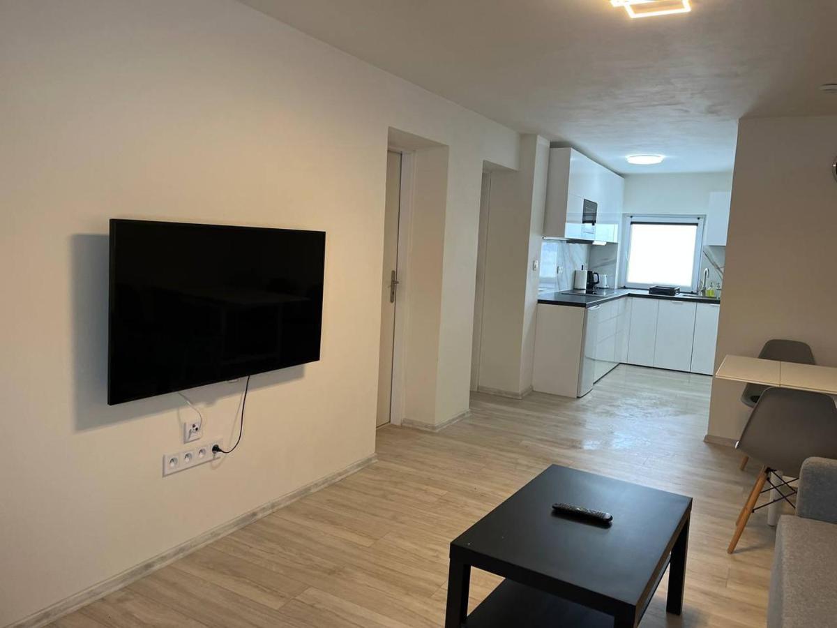 Apartment Golden Prague 78 Vestec  Bagian luar foto