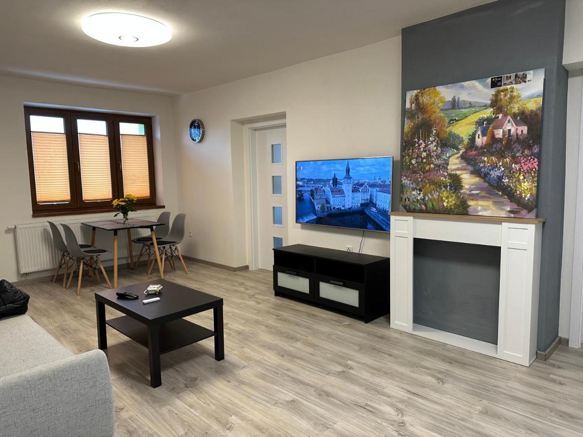 Apartment Golden Prague 78 Vestec  Bagian luar foto