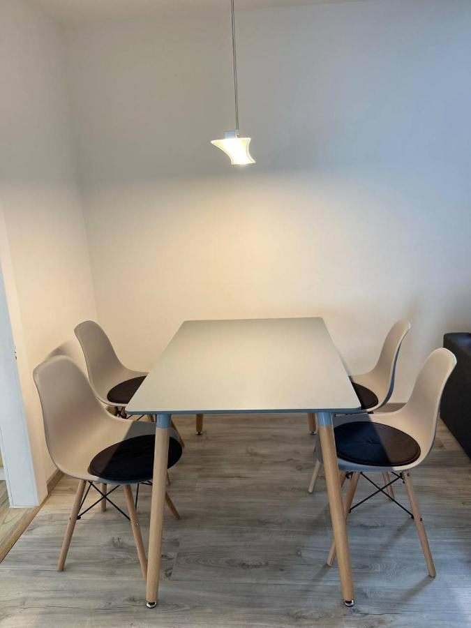 Apartment Golden Prague 78 Vestec  Bagian luar foto
