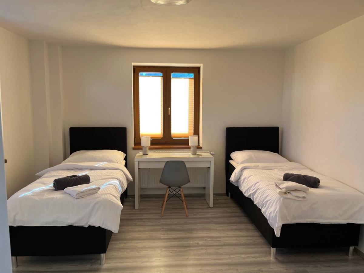 Apartment Golden Prague 78 Vestec  Bagian luar foto