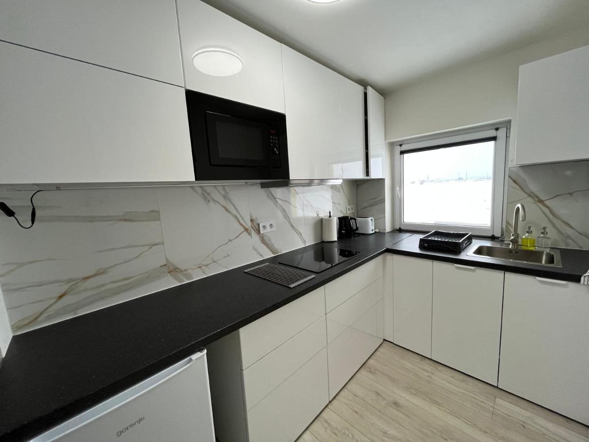 Apartment Golden Prague 78 Vestec  Bagian luar foto