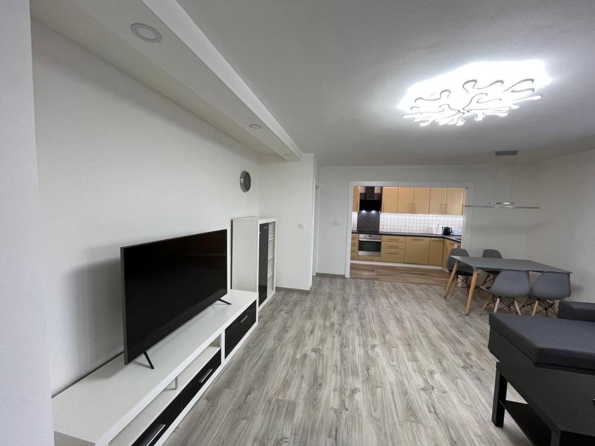 Apartment Golden Prague 78 Vestec  Bagian luar foto