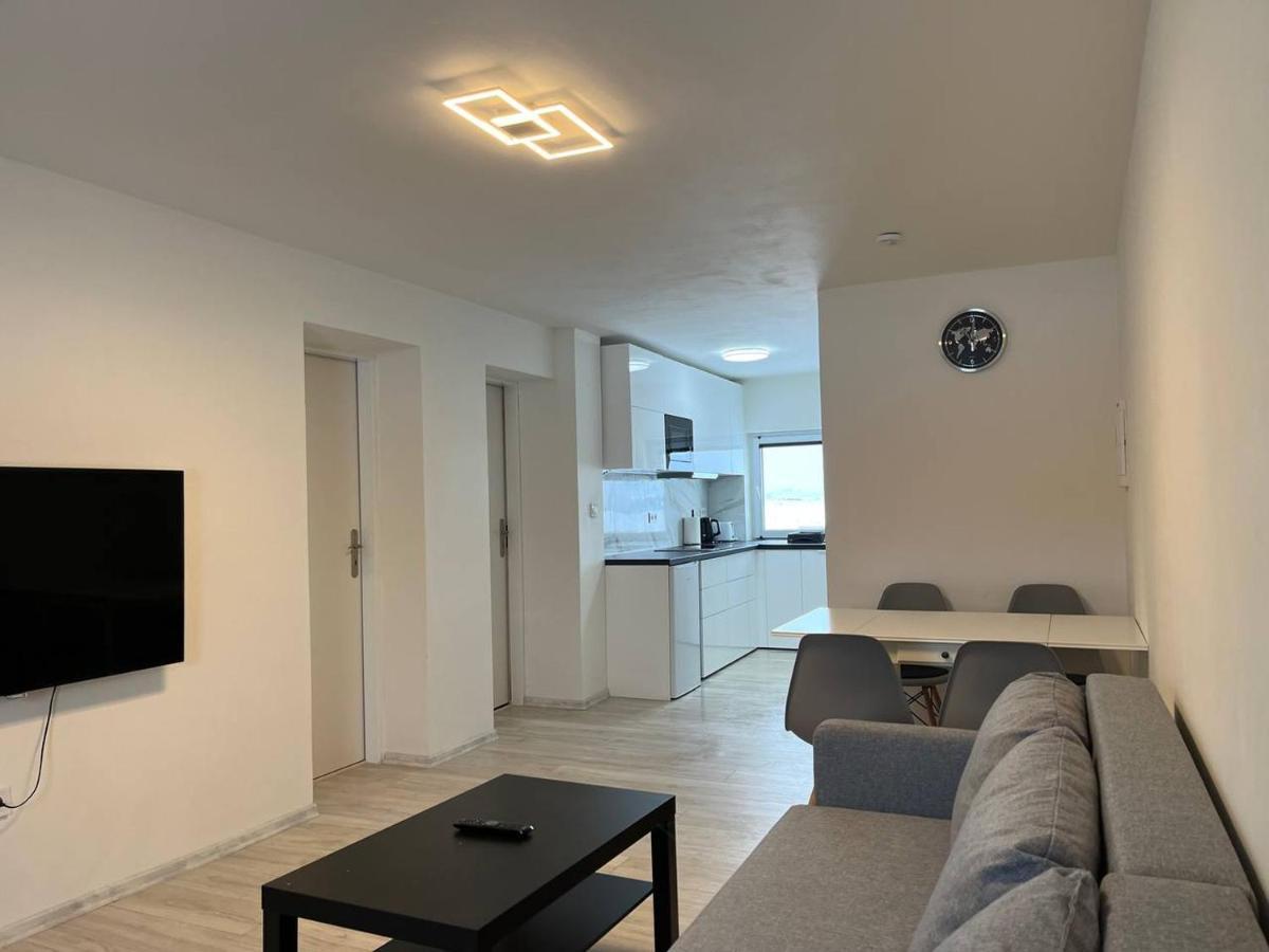Apartment Golden Prague 78 Vestec  Bagian luar foto