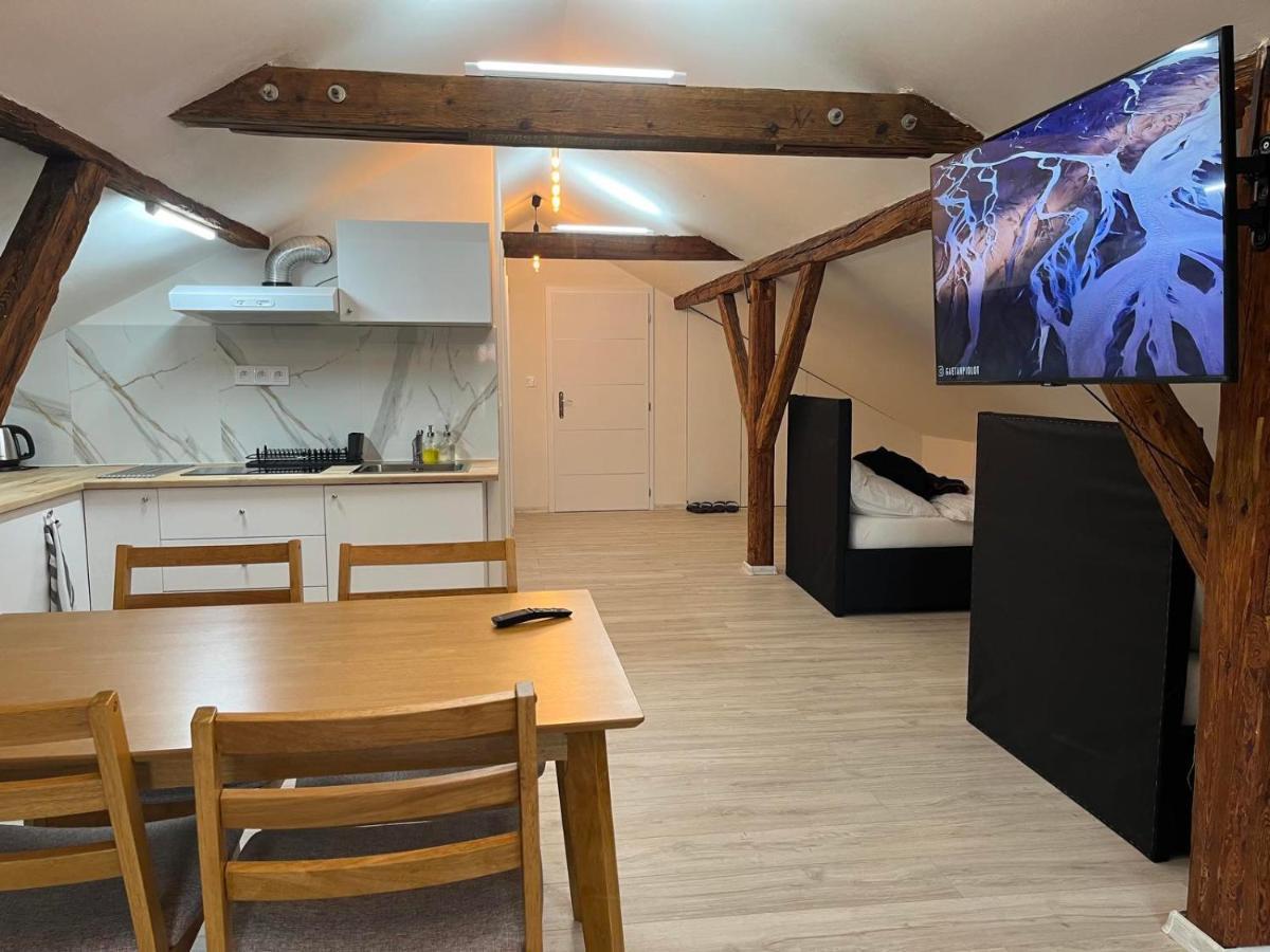 Apartment Golden Prague 78 Vestec  Bagian luar foto