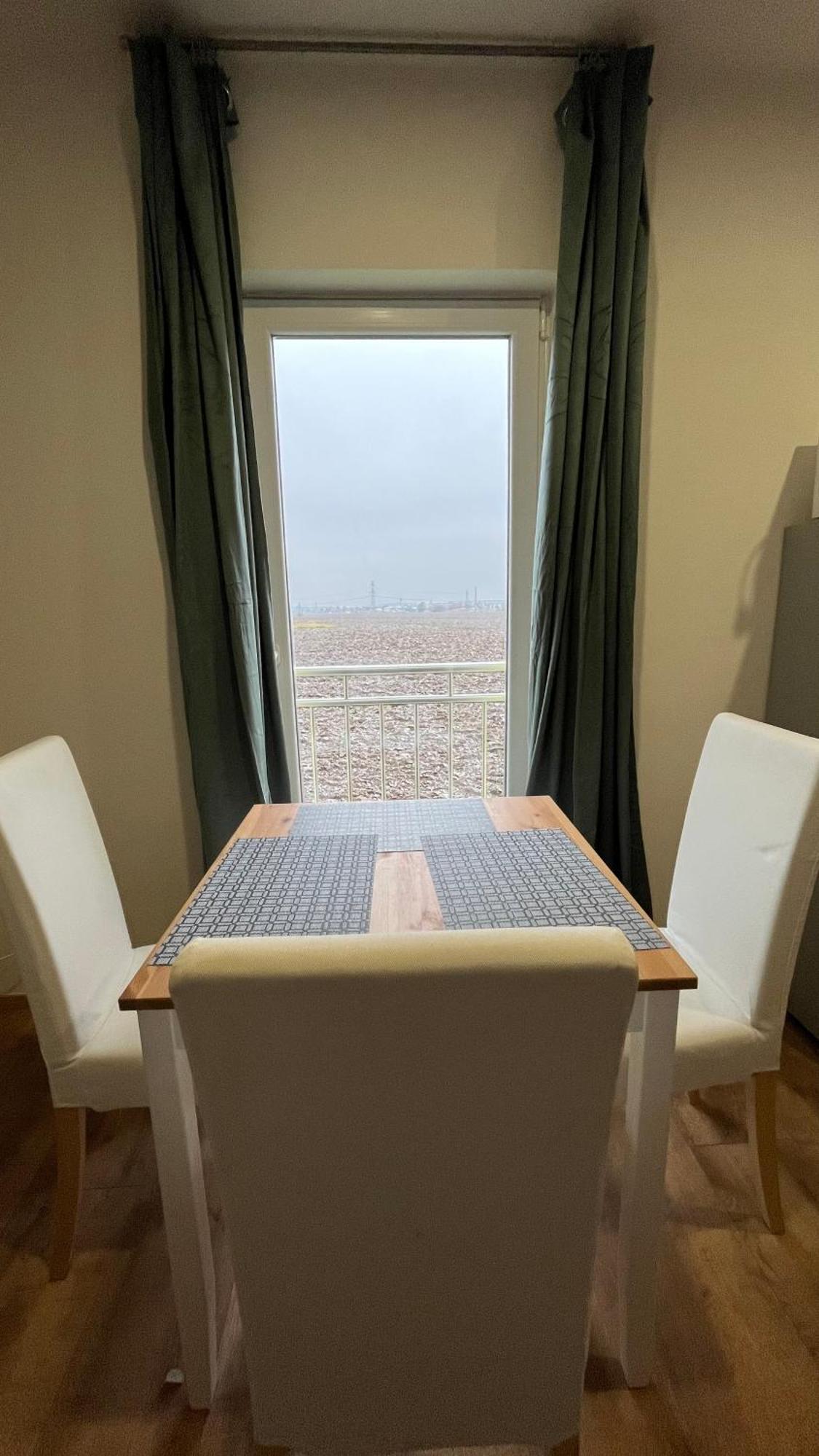 Apartment Golden Prague 78 Vestec  Bagian luar foto