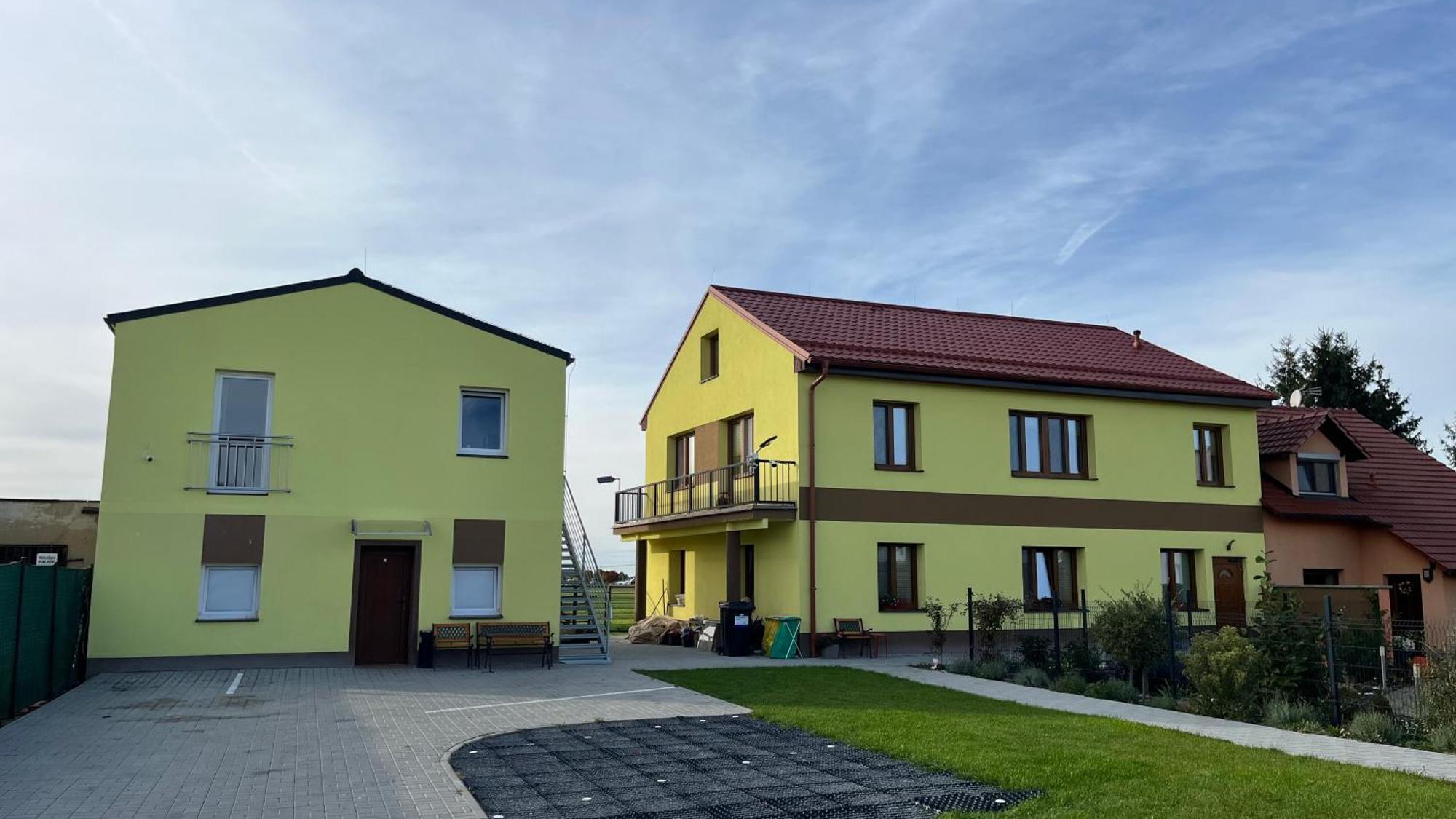 Apartment Golden Prague 78 Vestec  Bagian luar foto