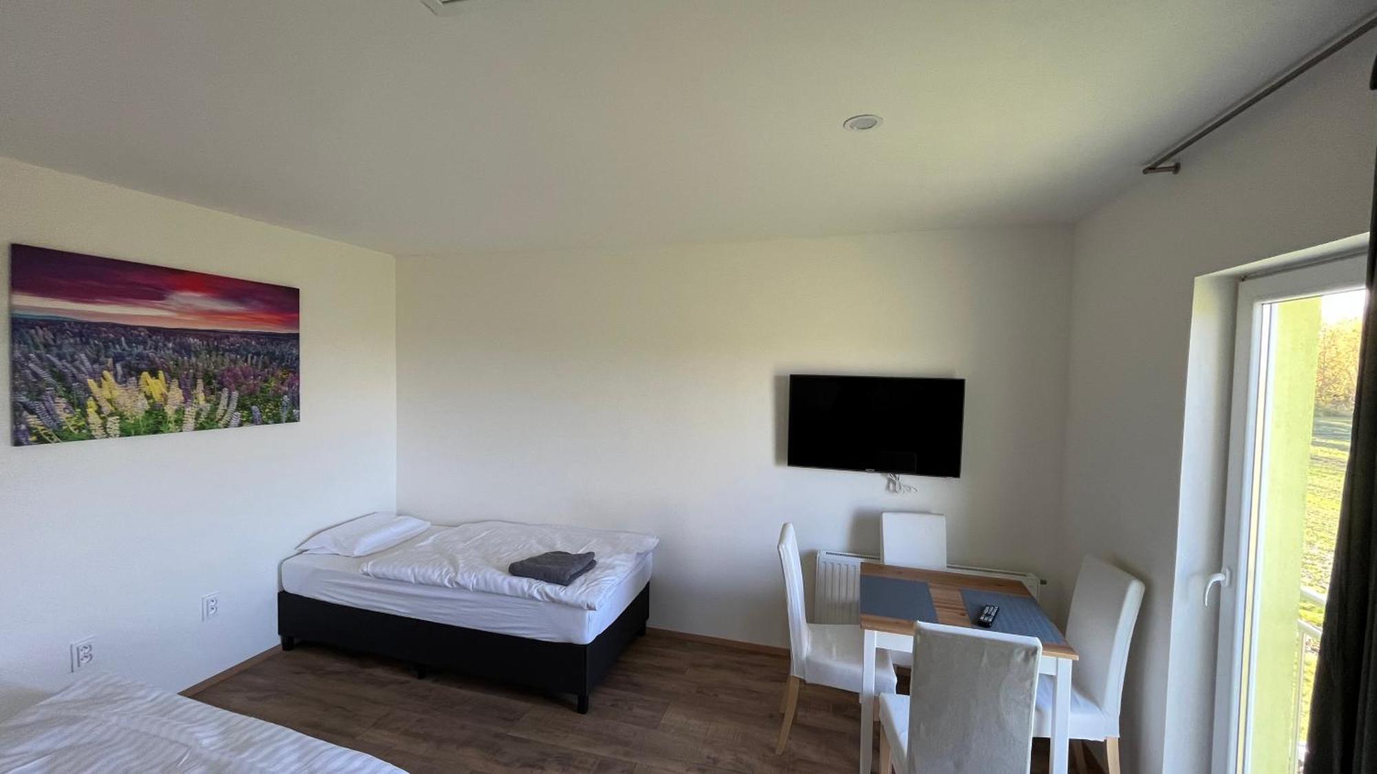 Apartment Golden Prague 78 Vestec  Bagian luar foto