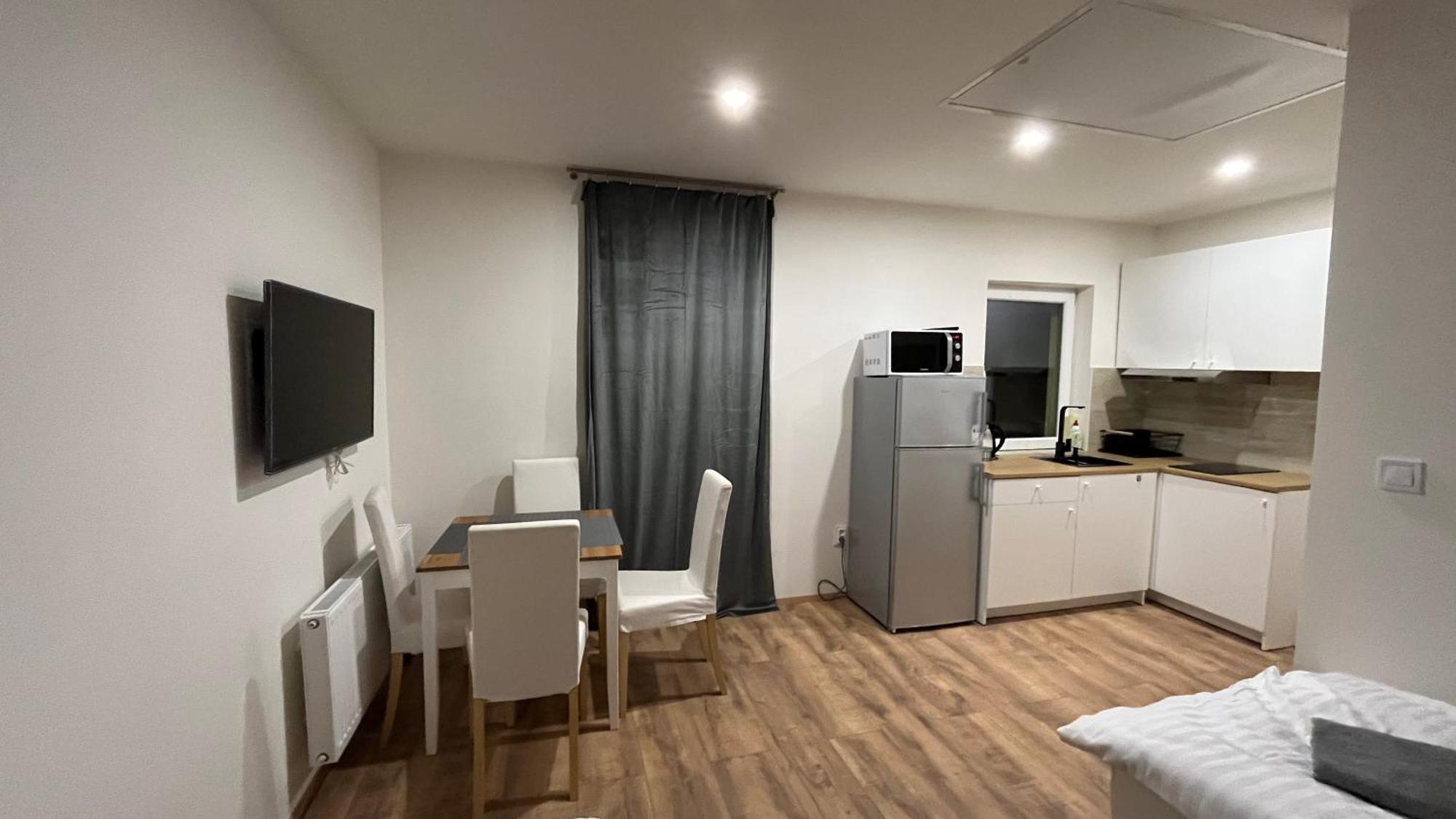 Apartment Golden Prague 78 Vestec  Bagian luar foto